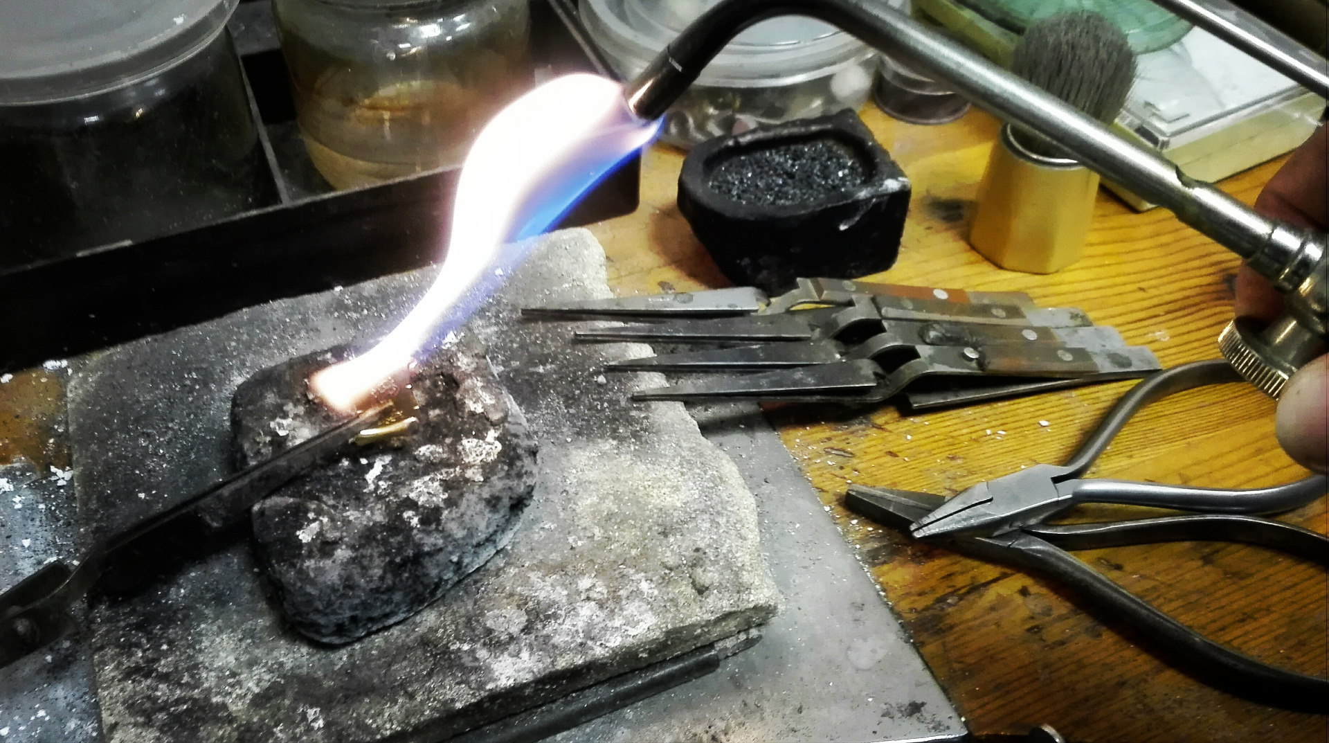 OPRAVY A VÝROBA ŠPERKŮ